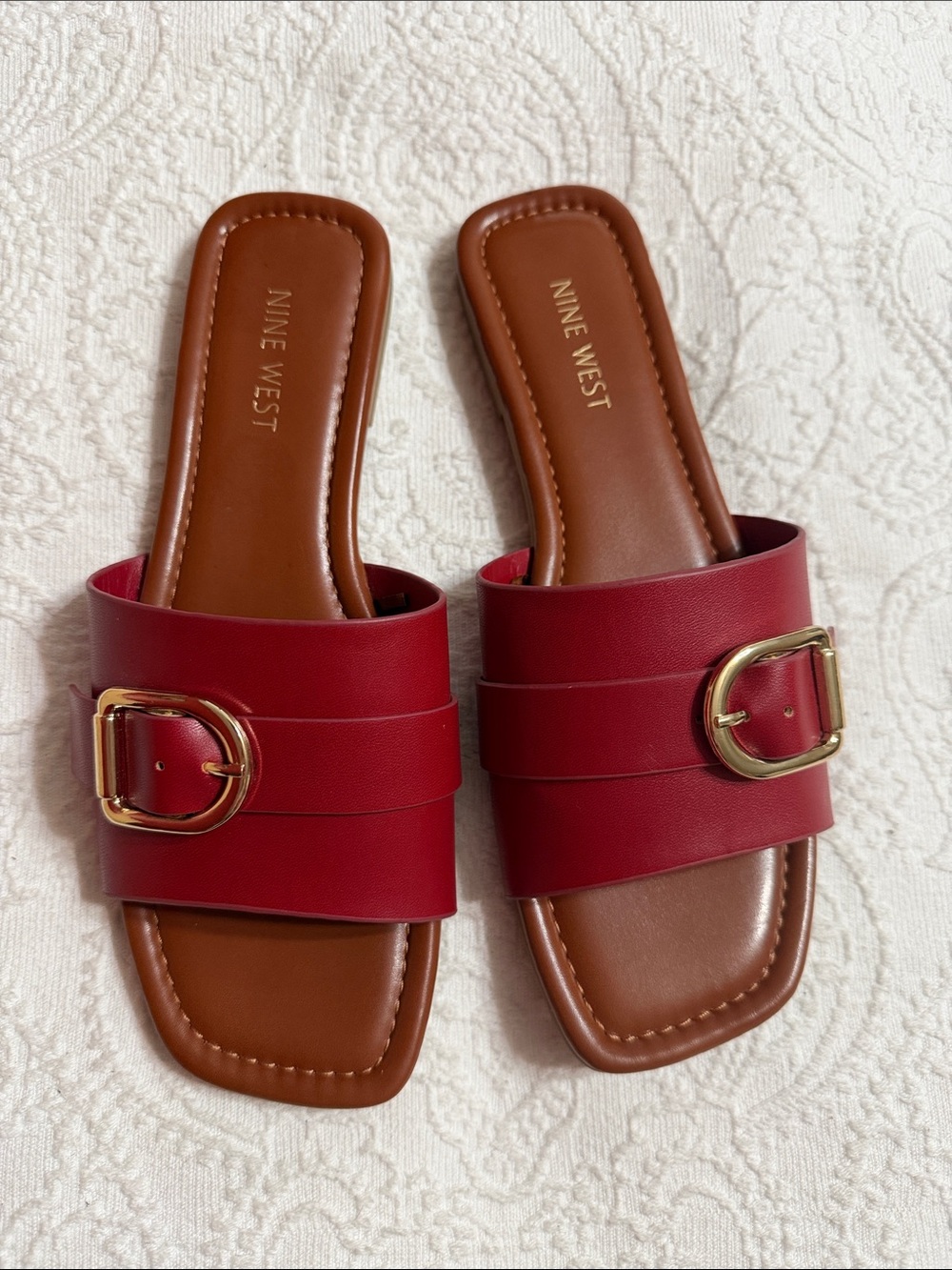Nine West Red Buckle Slide Sandals Size 8.5M Gold Tone